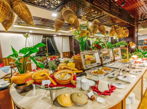 Happy Life Grand Hotel & Sky Bar