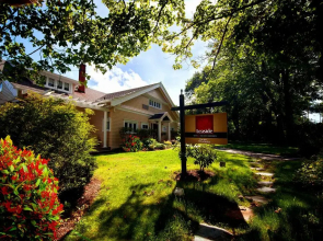Leaside Manor by The Leaside Group