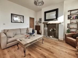 LUXURY - 3 BED - Log Burner - LONG STAYS - Dog Friendly - COLNE
