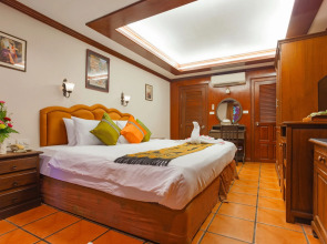 Royal Phawadee Village