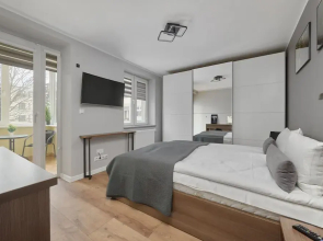 Modern Kotsisa Apartment by Renters