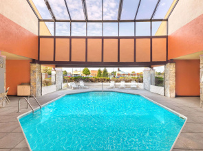 Super 8 by Wyndham Vandalia/Dayton International Airport