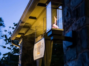 Stonehurst Place Bed & Breakfast