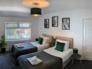 Exquisite Newfields 3 Bedroom House W/ Garden