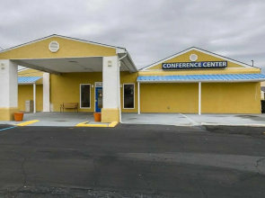 Hilcrest Inn & Suites