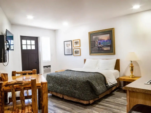 Riverwood Inn Hotel Signature Queen Suite