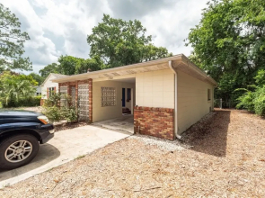 Gainesville 1 Bedroom Apts with Pool, Walk to UF Campus by RedAwning