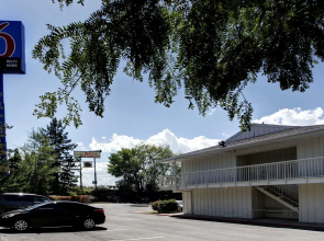 Super 8 by Wyndham Woods Cross/Salt Lake City North