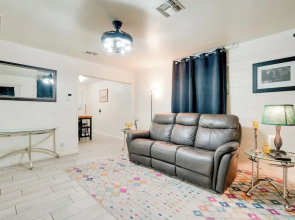 3 Mi to Dtwn Phoenix: Apt w/ Shared Patio