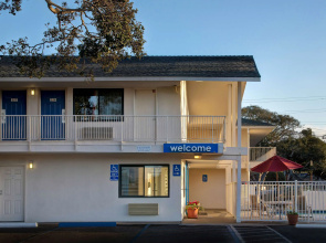 Motel 6 Monterey, CA