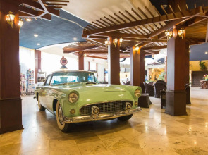 Days Hotel - Thunderbird Beach Resort