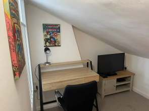 Inviting 3-Bed Town House in Boston Just Renovated