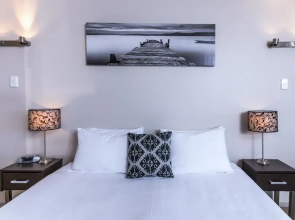 Twin Peaks Lakeside Inn