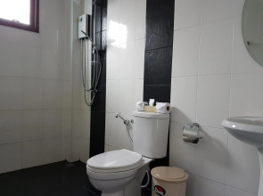 Phuket Sirinapha Resort