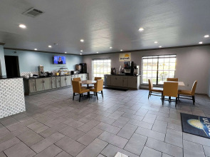 Days Inn by Wyndham Canton