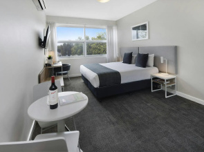 Quest Mawson Lakes