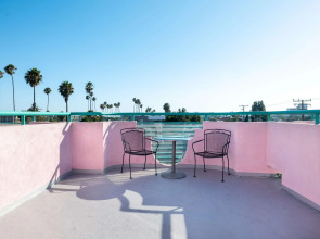 Days Inn by Wyndham Santa Monica