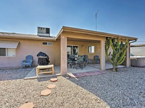 Pet-friendly House w/ Yard ~ 2 Mi to Lake Havasu!