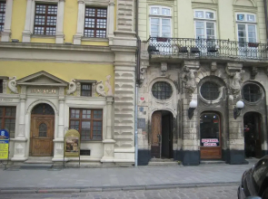 Art Apartment on Rynok Square