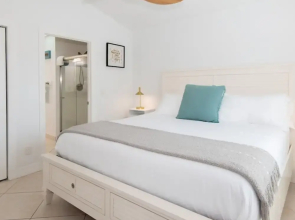 Clean Spacious Waterfront 2bd 2ba Sleeps 8