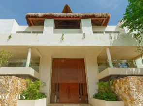 2 Br. Roof W/infinity Pool + Jacuzzi Spacious