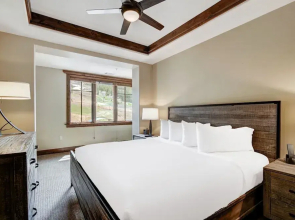 Luxury 1 Bedroom Condo with Slopeside View 1 Condo