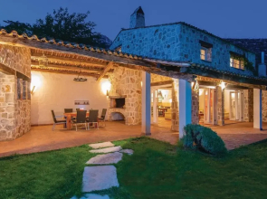 Amazing Home in Trstenik with Hot Tub, WiFi & 2 Bedrooms