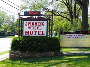 Spinning wheel Motel