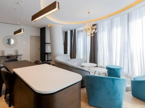 Luxury Hotel Apartment With Stunnig Views For 4