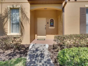 Family 4BR Home w/ Resort Pool Near Disney