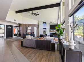 Edgy House Pool Hot Tub and Golf Course Views