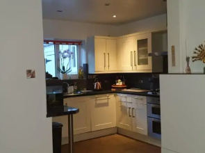 2-bed House in Poole