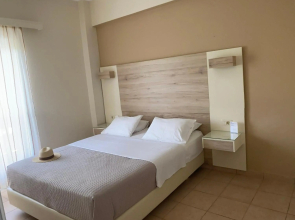 Poseidon Studios & Apartments