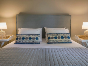 Meliti Waterfront Suites