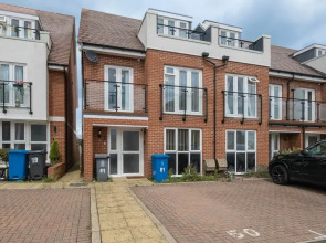 3 Bedroom and 2 Bath House with Balcony