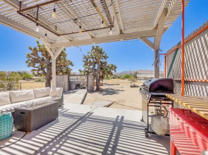 Yucca Valley Oasis w/ Hot Tub, Near Joshua Tree!