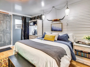 Las Animas Studio w/ Lush Backyard Paradise!