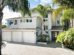 2462 Pierpont Blvd Home