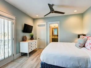 5 O'Clock Somewhere 8 Bedroom Holiday Home by Five Star Properties