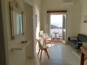 Θέαστρον - Theastron house with great view in Chora