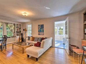 Near Wineries: Historic North Fork Farmhouse!