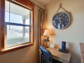 3 Blocks to Main St: Cozy Gunnison Retreat!