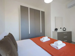 Corner Terrace 1BR Penthouse - Sea Views