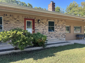 Two bedroom House with fenced in yard, covered patio area, located at the Joplin Inn at the entrance to Mountain Harbor, just 1 1/2 miles from Lake Ouachita. by RedAwning