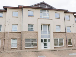 7 Riverside Gardens