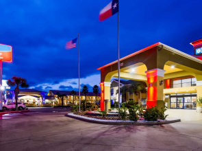 SureStay Plus Hotel by Best Western Alvin