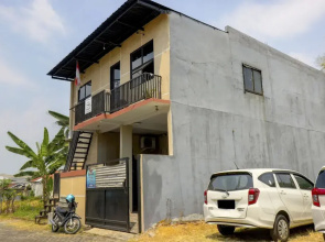 OYO Life 92922 Kost Bu Mala 1 Syariah