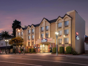 Howard Johnson by Wyndham Pasadena