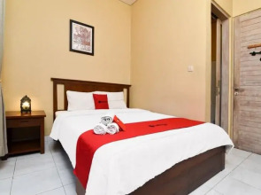 RedDoorz near Pantai Sanur Bali