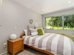 FlaxWater Bach - Lake Tarawera Holiday Home